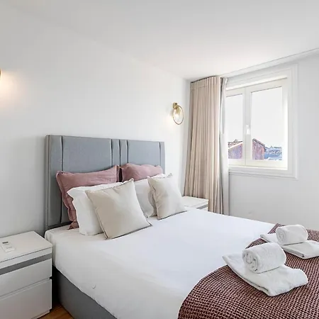 Modern Cativo By Lovelystay Apartment